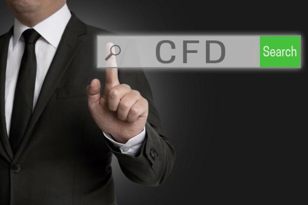 Ejecutivo escribiendo en un buscador, qué es CFD